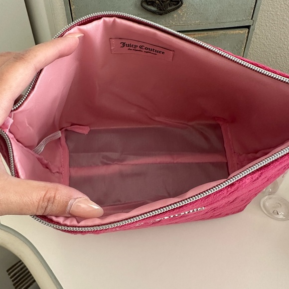Juicy Couture Cosmetic Bag - Picture 4 of 4